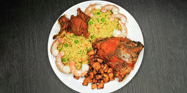 Nigerian-style fried rice with vegetables and protein from Foodsleeve