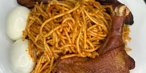 Nigerian jollof spaghetti in tomato pepper stew from Foodsleeve
