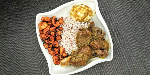 Ofada rice with spicy Ayamase sauce - Yoruba delicacy at Foodsleeve